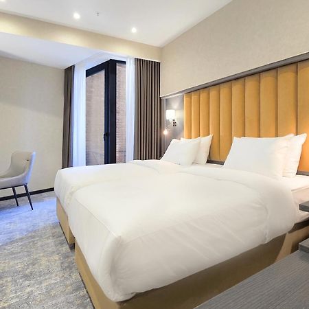 Griffin Hotel ティビリシ エクステリア 写真
