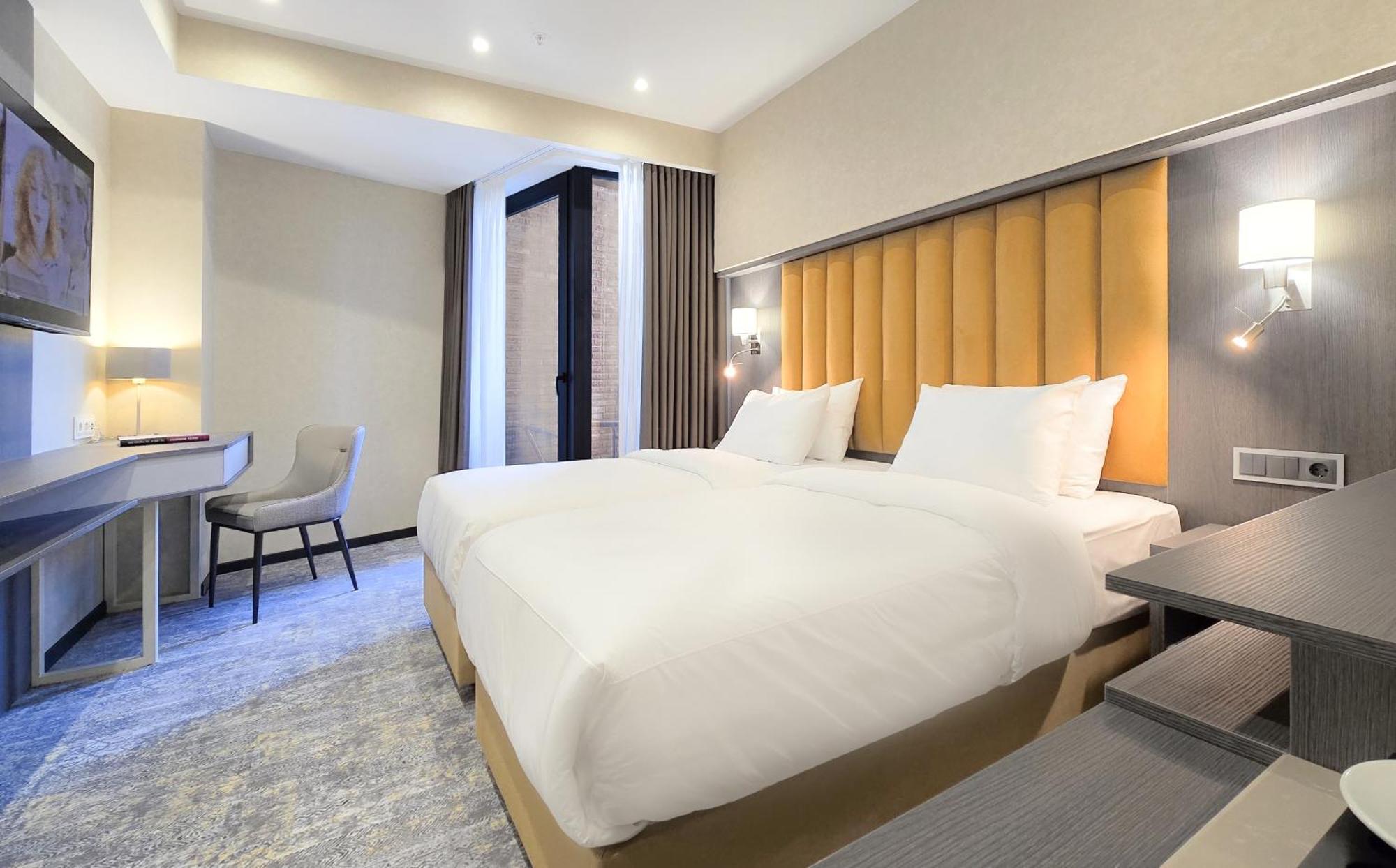Griffin Hotel ティビリシ エクステリア 写真