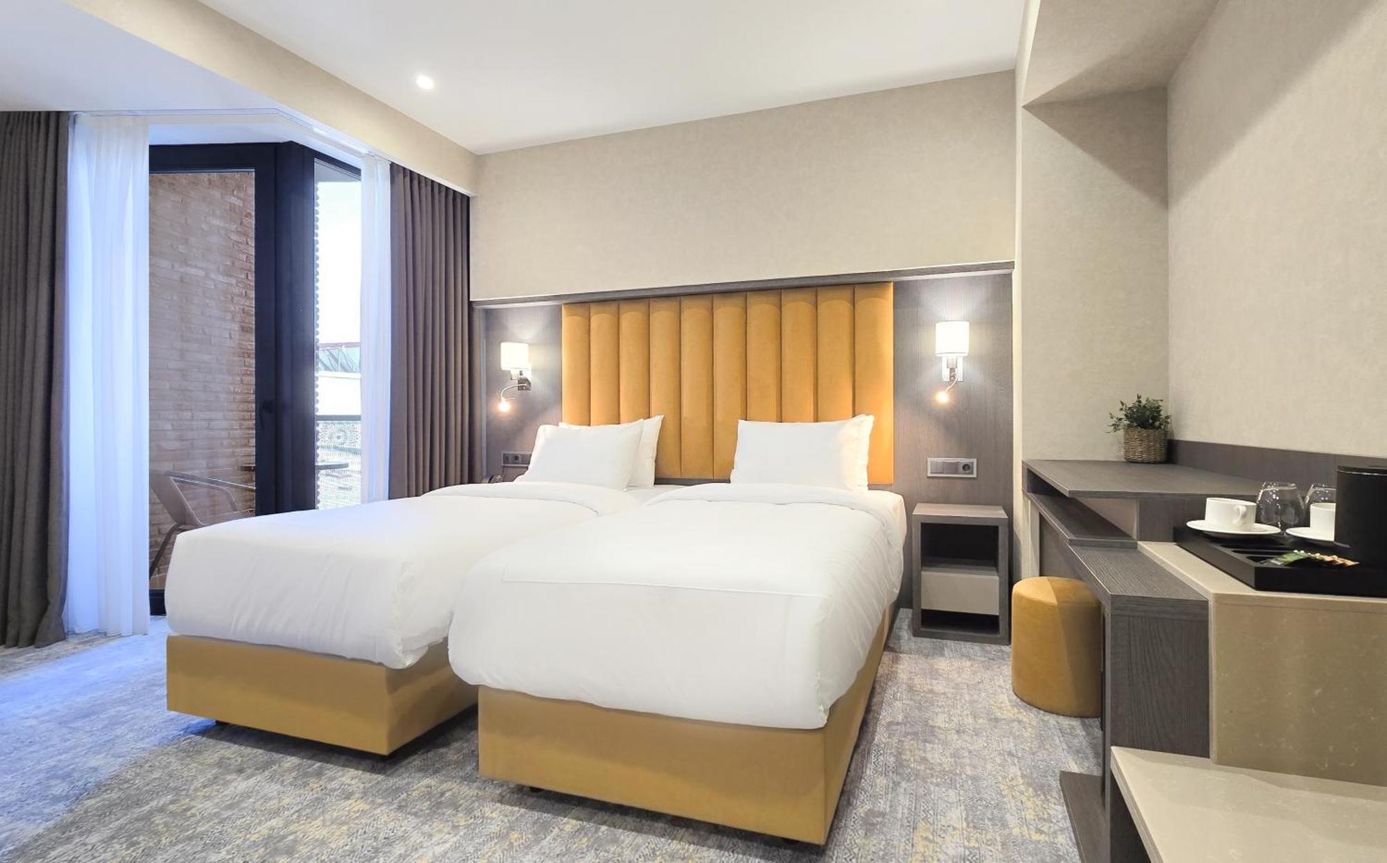 Griffin Hotel ティビリシ エクステリア 写真