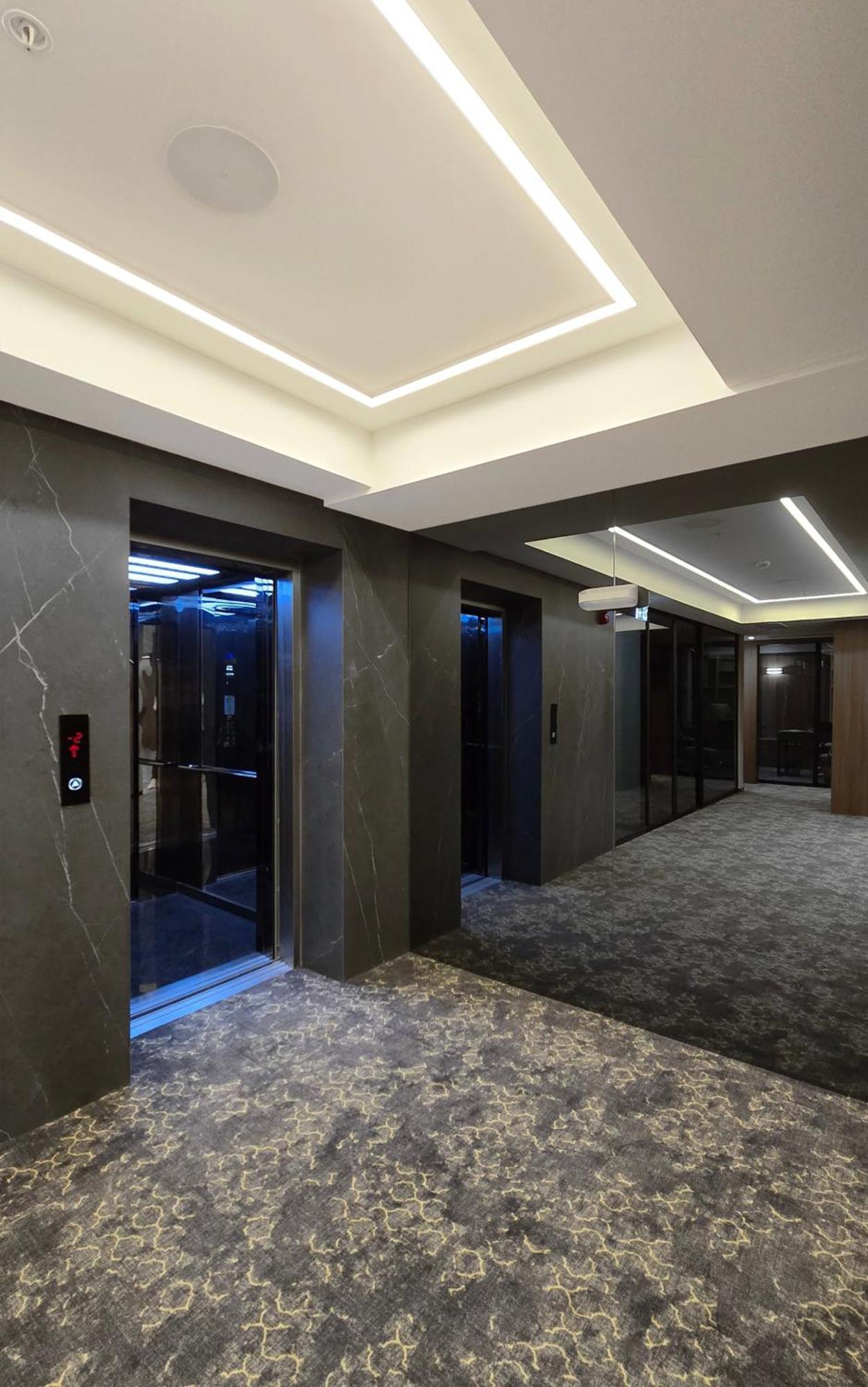 Griffin Hotel ティビリシ エクステリア 写真