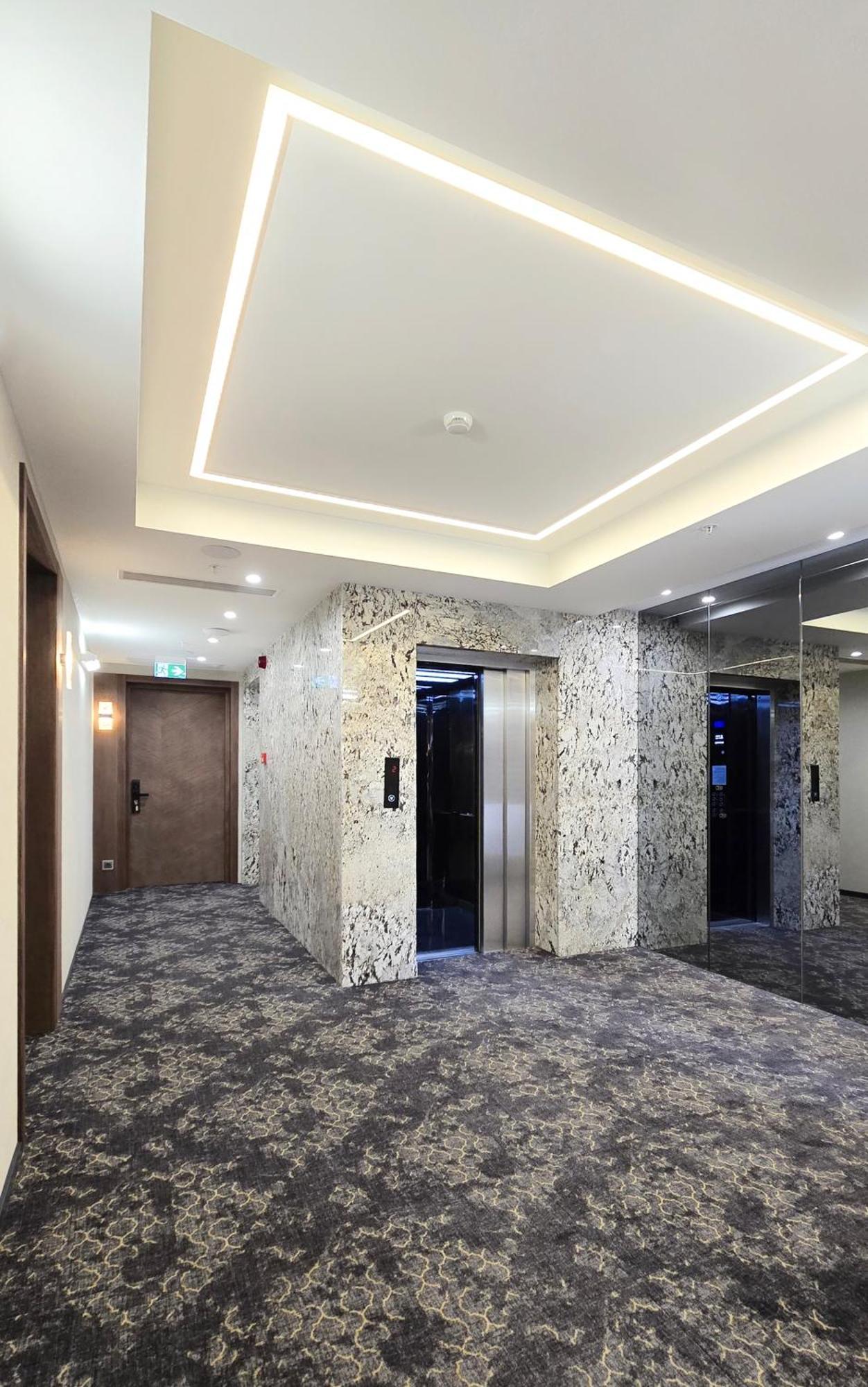 Griffin Hotel ティビリシ エクステリア 写真